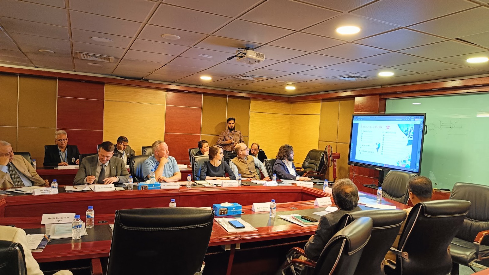 বৈচিত্র্যময় চিত্রকর্ম প্রদর্শনী